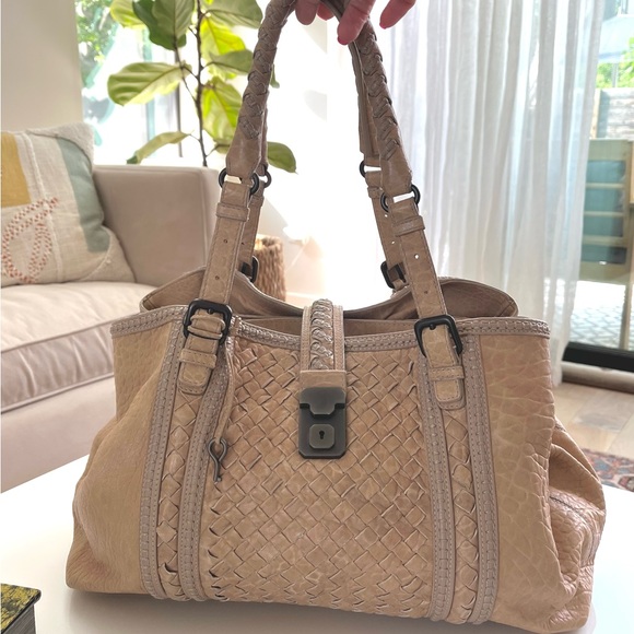 Bottega Veneta Roma Intrecciato Handbag - Picture 4 of 11